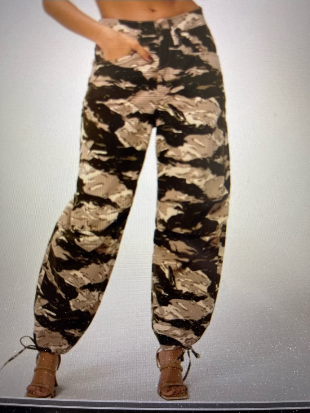 NWOT Good American Camo Uniform Oants in Forest Green Camo. Size 8/29.